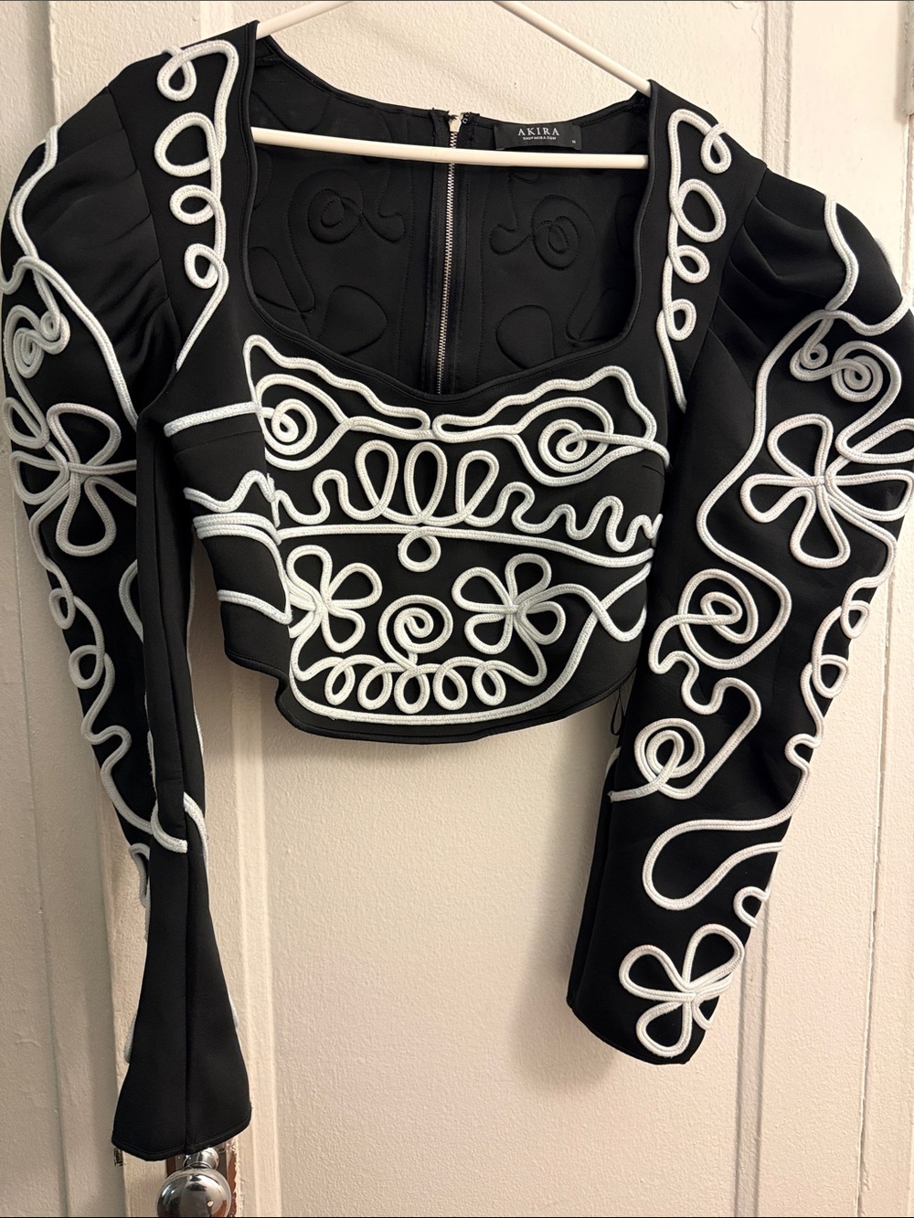 AKIRA Black Long-Sleeve Crop Top with White Rope Embroidery
